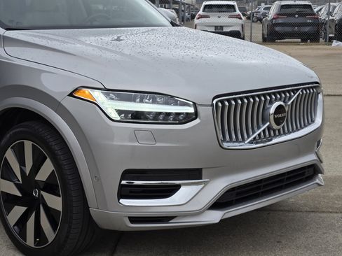 Used 2023 Volvo XC90 T8 Ultimate w/ Lounge Package image 11