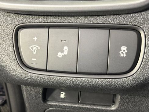 Used 2019 Kia Sorento LX w/ LX Convenience Package image 16