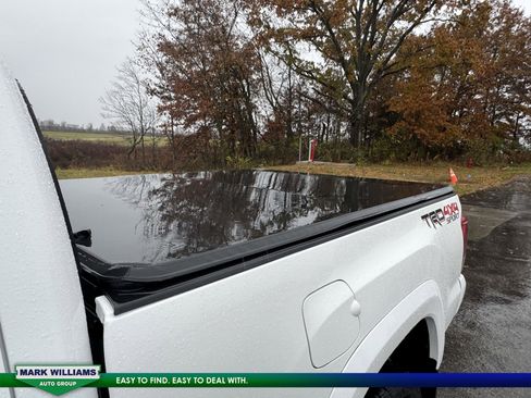 Used 2016 Toyota Tacoma 4x4 Double Cab image 21