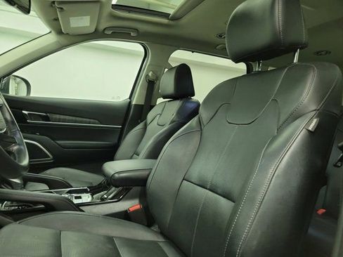 Used 2024 Kia Telluride EX w/ EX Captain's Chair Package FWD image 22