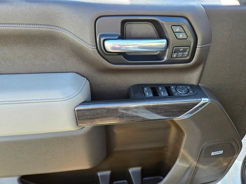 Used 2020 Chevrolet Silverado 2500 LTZ AWD/4WD image 17