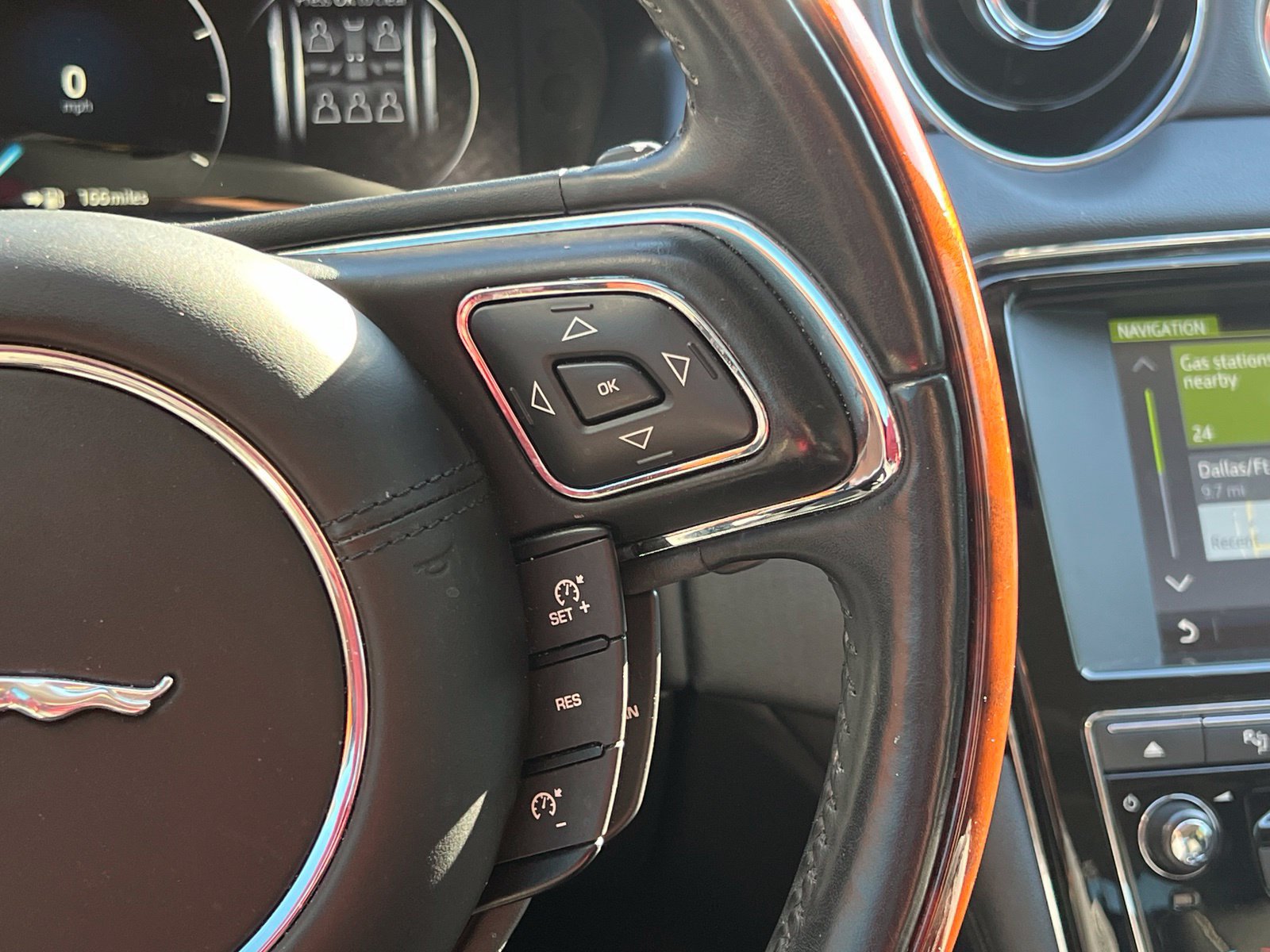 Used 2016 Jaguar XJ R-Sport RWD image 30
