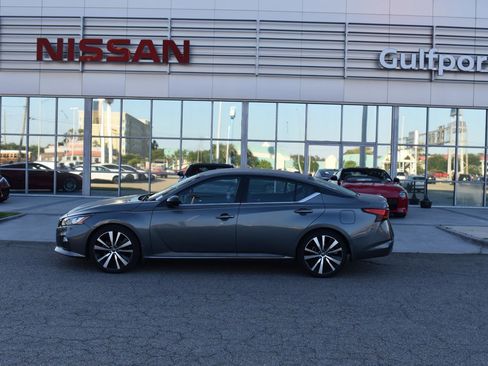Used 2020 Nissan Altima 2.5 SR FWD image 3