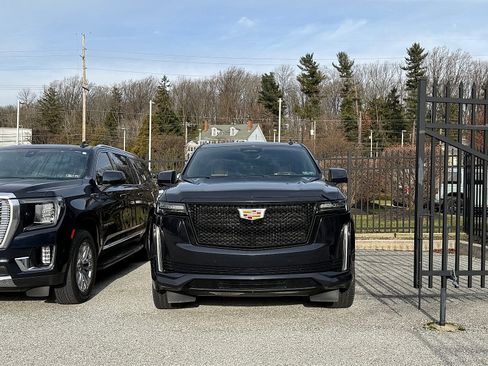 Certified 2023 Cadillac Escalade ESV Sport image 2