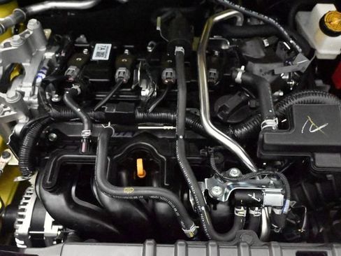 Used 2025 Nissan Kicks SR FWD image 19