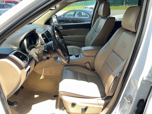 Used 2014 Jeep Grand Cherokee Overland w/ Advanced Technology Group AWD/4WD image 6