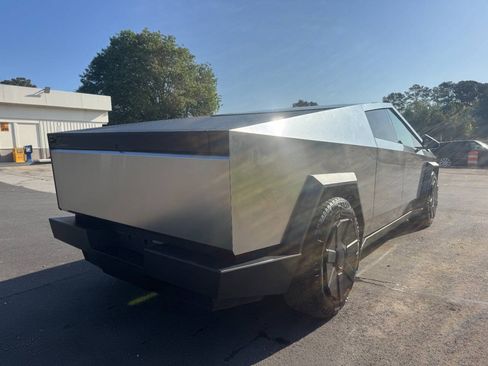 Used 2025 Tesla Cybertruck AWD Crew Cab image 6