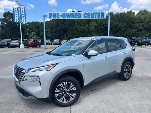 Used 2023 Nissan Rogue SV FWD image 2