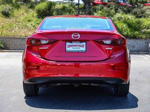 Used 2016 MAZDA MAZDA3 i Touring w/ Popular Equipment Package FWD image 5