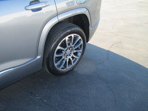 Used 2021 GMC Acadia Denali w/ Denali Ultimate Package image 12