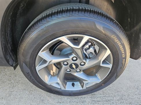 Used 2025 Chevrolet Trax LT w/ LT Convenience Package image 28