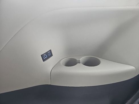 Used 2024 Toyota Sienna XLE AWD/4WD image 32