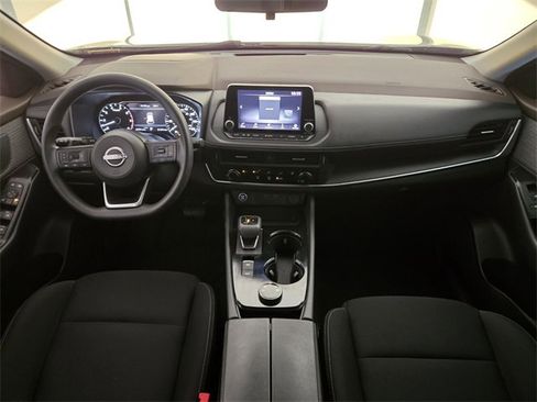 Used 2023 Nissan Rogue S image 9