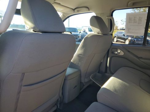 Certified 2020 Nissan Frontier SV w/ Midnight Edition Floor Mats image 20