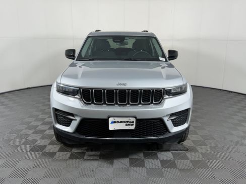 Used 2023 Jeep Grand Cherokee Laredo AWD/4WD image 6