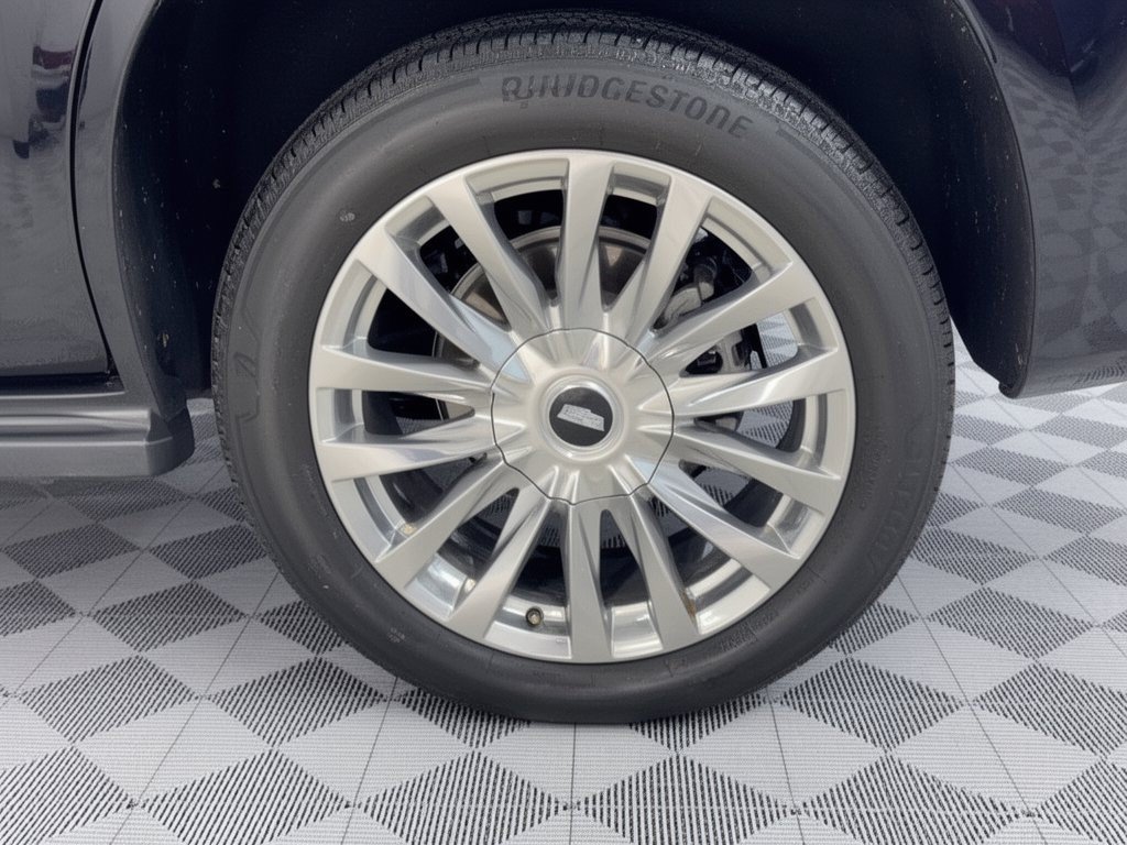 Used 2023 Cadillac Escalade Premium Luxury AWD/4WD image 13
