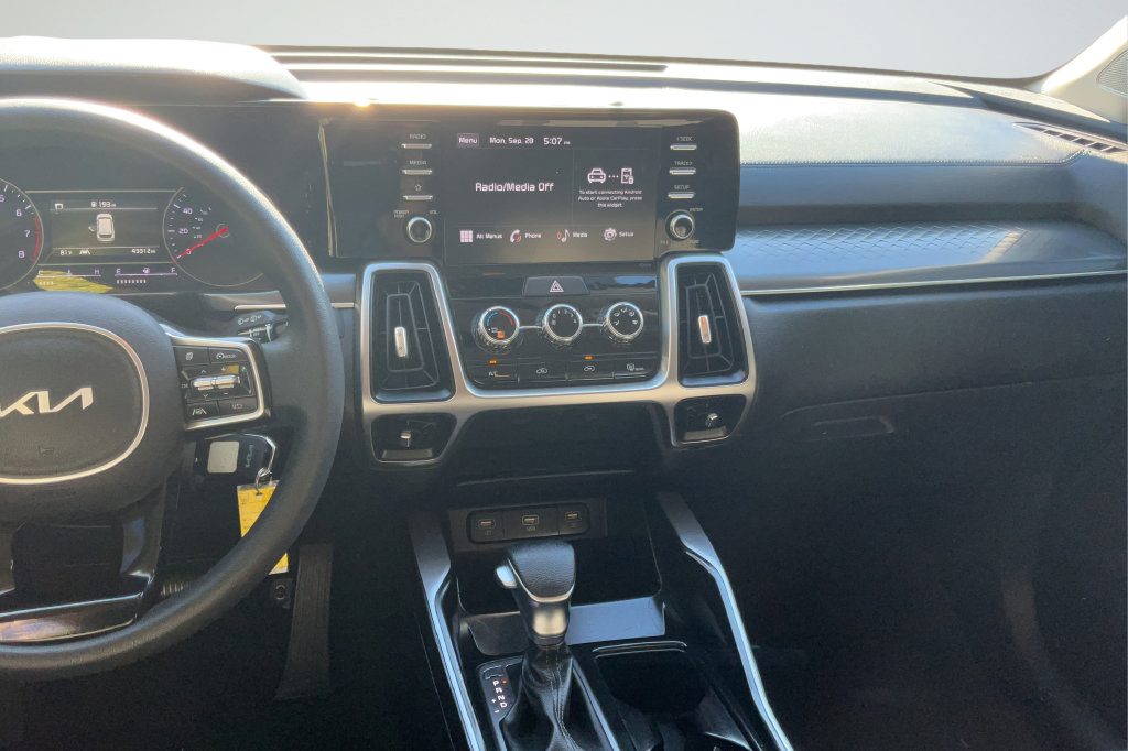 Used 2022 Kia Sorento LX FWD image 15