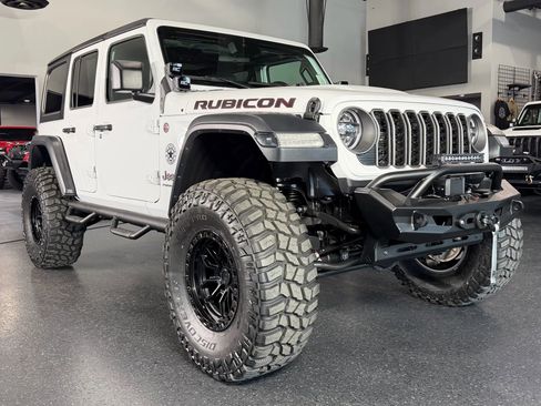 Used 2025 Jeep Wrangler Unlimited Rubicon image 2