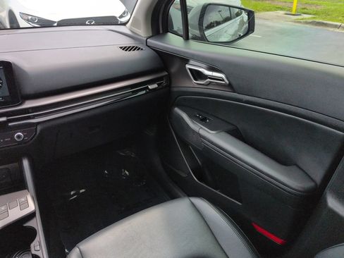 Used 2026 Kia Sportage EX w/ EX Panorama Roof Package FWD image 17