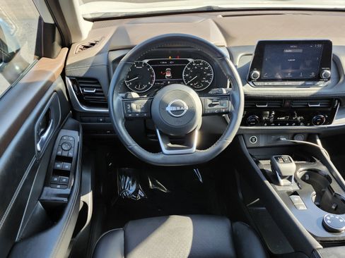 Used 2023 Nissan Rogue SV w/ SV Premium Package image 21