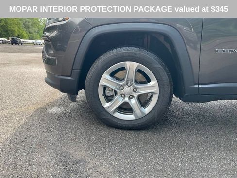 Used 2023 Jeep Compass Latitude w/ Convenience Group AWD/4WD image 4