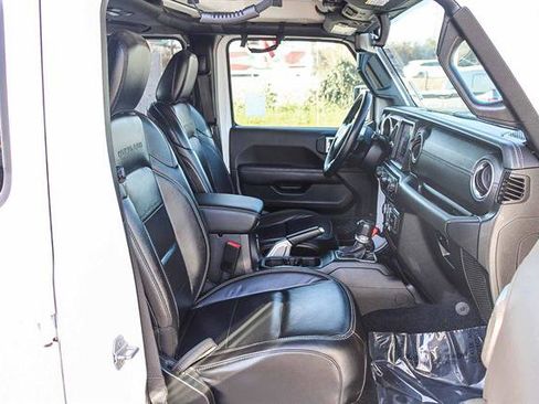 Used 2020 Jeep Gladiator Overland image 16