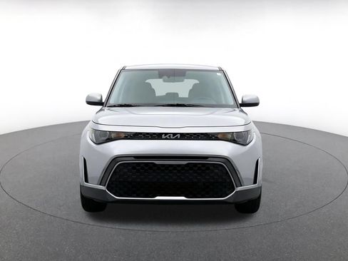 Used 2025 Kia Soul LX w/ LX Technology Package FWD image 2