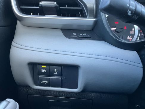 Used 2023 Toyota Highlander LE image 23