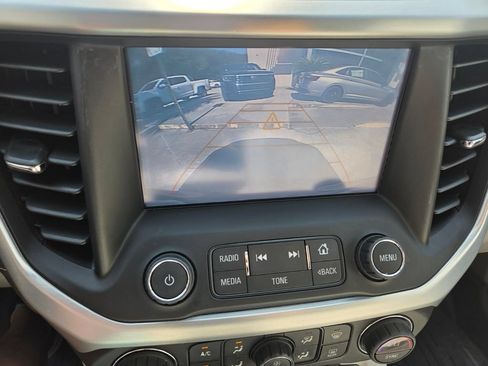 Used 2018 GMC Acadia SLT FWD image 16