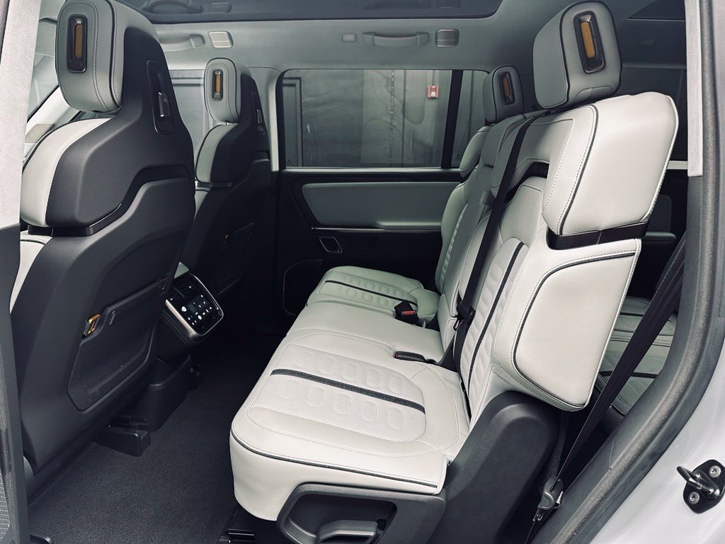 Used 2024 Rivian R1S Adventure Dual AWD/4WD image 26
