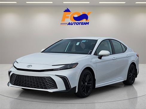 New 2026 Toyota Camry SE image 1