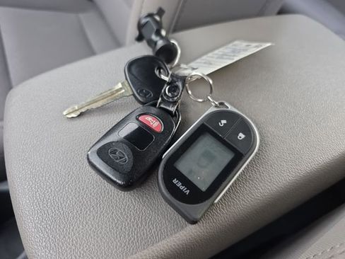 Used 2019 Hyundai Elantra SE image 30