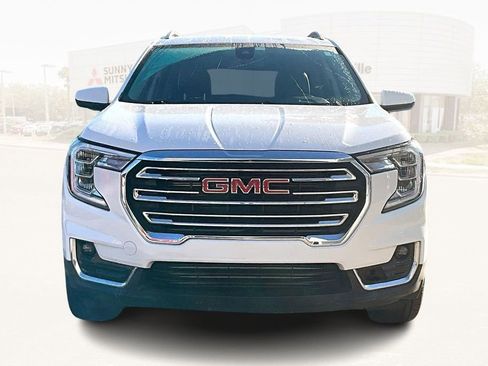 Used 2024 GMC Terrain SLT image 2