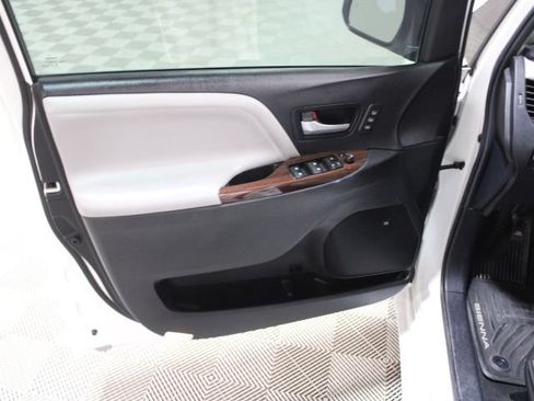 Used 2015 Toyota Sienna Limited Premium w/ Advanced Technology Package FWD image 19