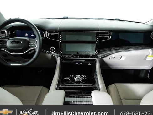 Used 2022 Jeep Wagoneer Series II w/ Premium Group I AWD/4WD image 21