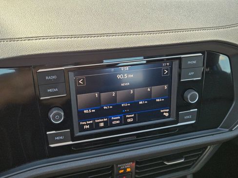 Used 2024 Volkswagen Jetta SE FWD image 25
