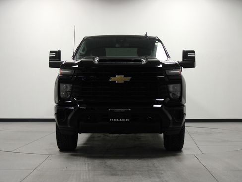 Used 2024 Chevrolet Silverado 2500 Custom image 9