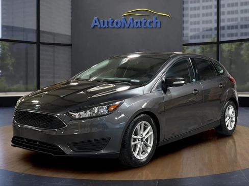 Used 2016 Ford Focus SE w/ SE Cold Weather Package image 4