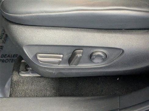 Certified 2024 Toyota Highlander XLE image 13