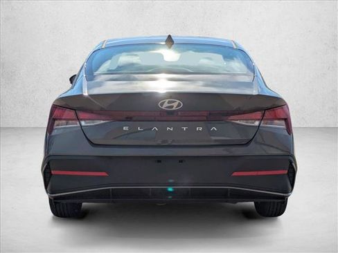 New 2026 Hyundai Elantra SE image 8
