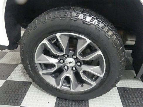 Used 2020 Chevrolet Silverado 1500 RST w/ RST Value Package AWD/4WD image 15