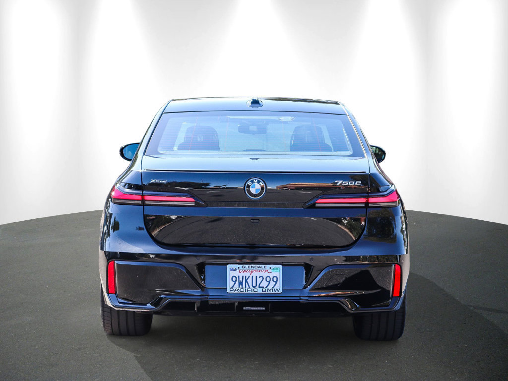 Used 2026 BMW 750e xDrive w/ Premium Package AWD/4WD image 5