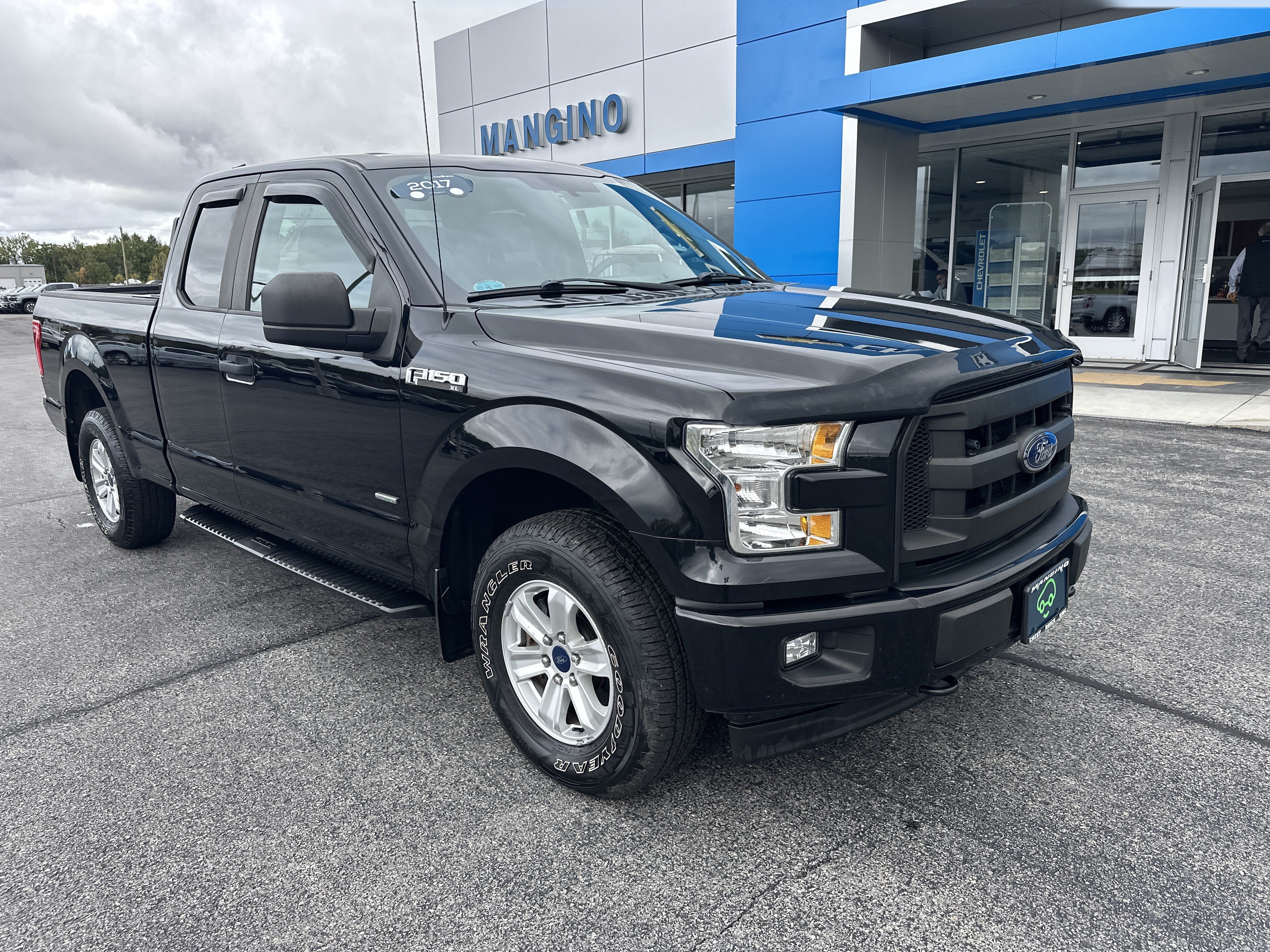 Used 2017 Ford F150 XL w/ Equipment Group 101A Mid AWD/4WD image 1