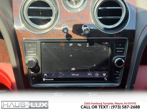 Used 2017 Bentley Bentayga AWD/4WD image 39