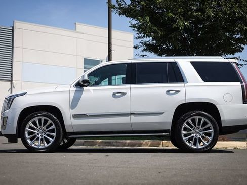 Used 2017 Cadillac Escalade Luxury AWD/4WD image 9