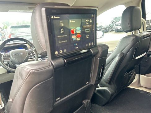 Used 2017 Chrysler Pacifica Touring-L Plus image 28