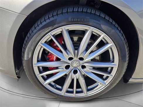Used 2019 Maserati Quattroporte S image 9
