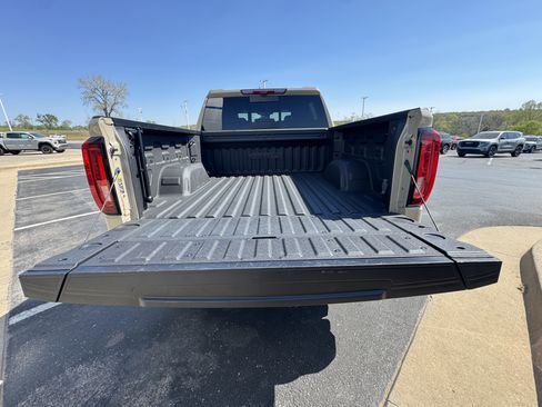 Used 2022 GMC Sierra 1500 AT4 w/ AT4 Premium Package image 5