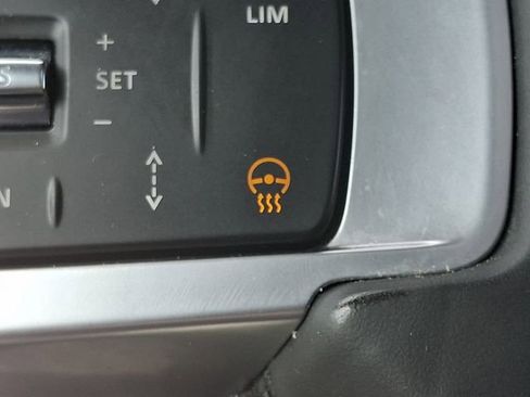 Used 2024 Land Rover Discovery Dynamic SE image 28