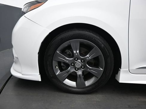 Used 2016 Toyota Sienna SE Premium w/ Protection Package FWD image 70